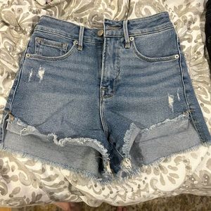 Good American Shorts (size 0) Brand new. Only worn to try on